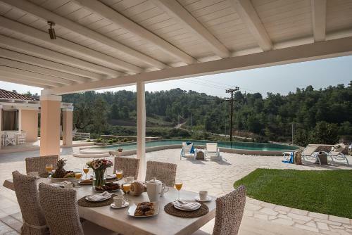 Elegant Villa Apolonas