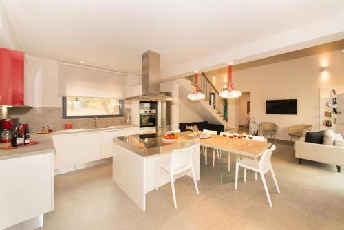 Roda Villa Sleeps 8 Pool Air Con Wifi