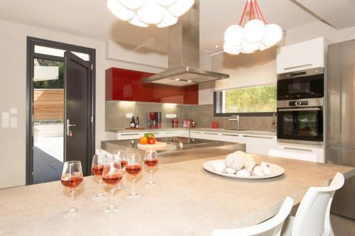 Roda Villa Sleeps 8 Pool Air Con Wifi