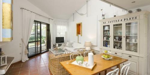 Villa Coelo Shared Pool, Sani