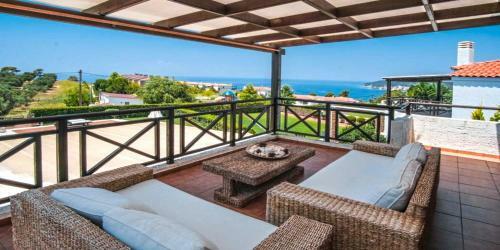 Luez Private Pool Villa, Elani