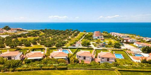 Luez Private Pool Villa, Elani