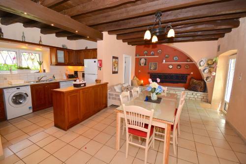Villa Nissaki Olive Press And Cottage