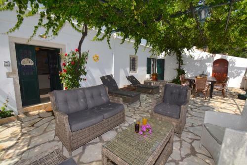 Villa Nissaki Olive Press And Cottage