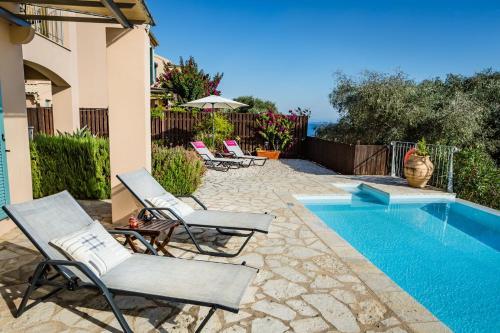 Nisaki Villa Sleeps 6 Pool Wifi