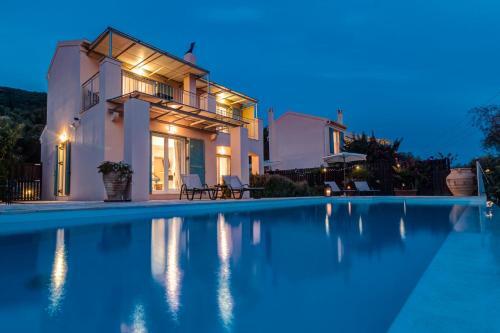 Nisaki Villa Sleeps 6 Pool Wifi