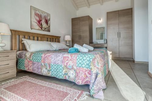 Nisaki Villa Sleeps 6 Pool Wifi