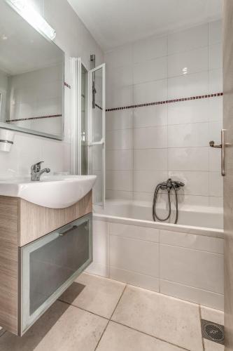 Nisaki Villa Sleeps 6 Pool Wifi
