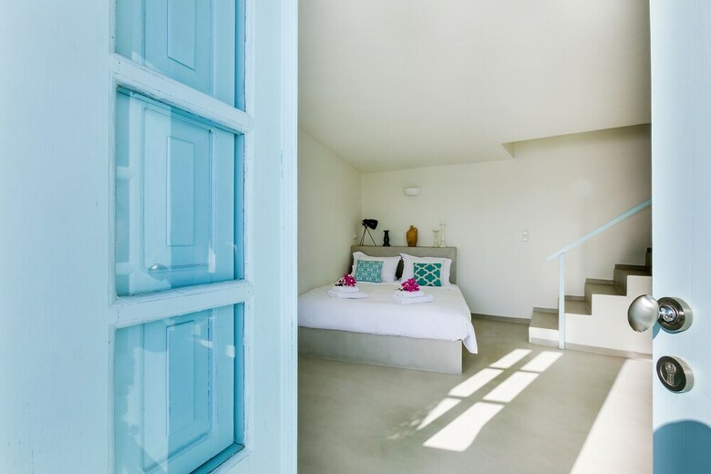 Big Blue Villa By Caldera Houses