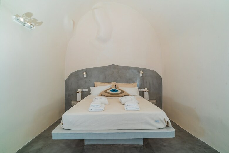 Villa Thetis Cave Houses