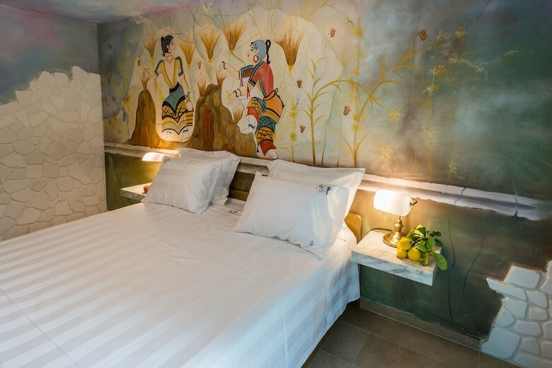 Hostal Leda Suites