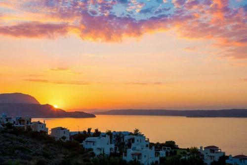 Plaka Villa Sleeps 7 Pool Air Con Wifi