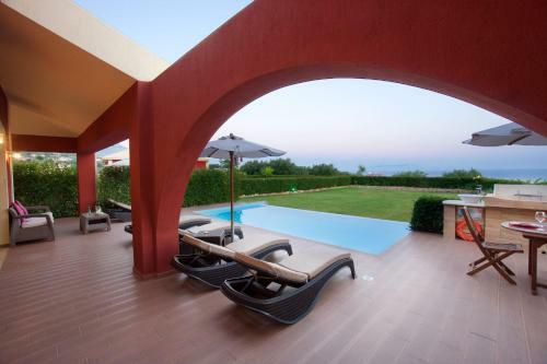 Mousata Villa Sleeps 6 Pool Wifi