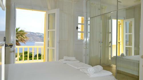 Palm Tree Mykonos Suite