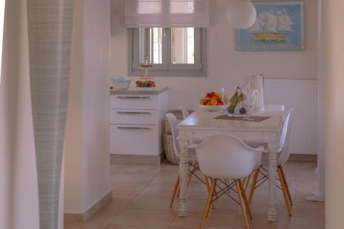 Mykonos Villa Sleeps 9 Pool T478487