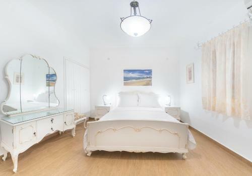 New Mykonos Town House