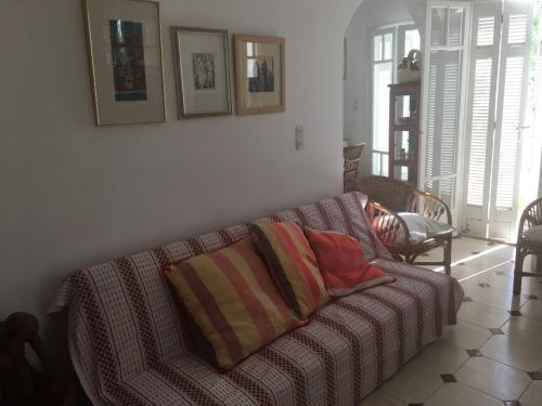 Naxos Art House
