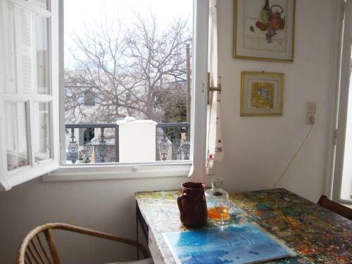 Naxos Art House