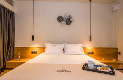 Hostal Portou House
