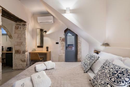 Hostal Aoria Estate Old Port