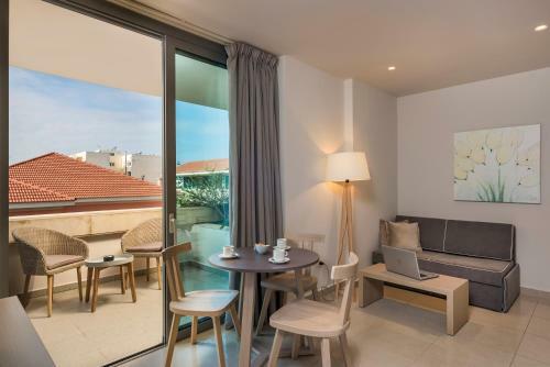 Trianon Luxury Apartments & Suites