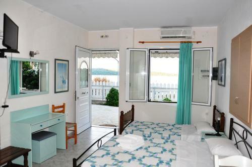 Seafront 3br Apartment & Studios