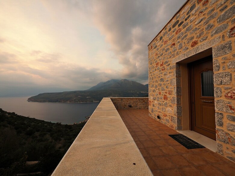 Hostal Sofia Limeni View