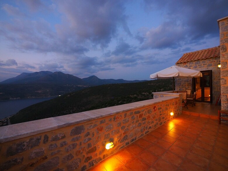 Hostal Sofia Limeni View