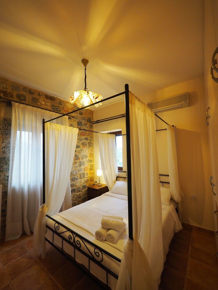Hostal Sofia Limeni View
