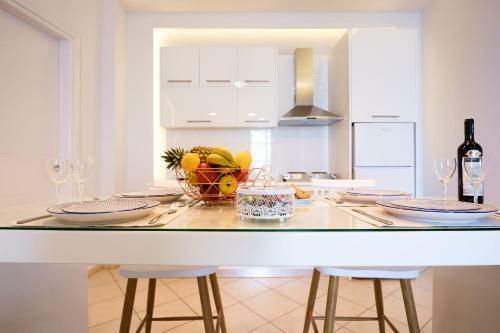 Cozy Home Steps From Old Port, Seafront & Parking