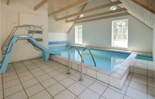 Six-bedroom Holiday Home In Vaggerlose