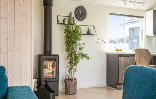 Nine-bedroom Holiday Home In Stege