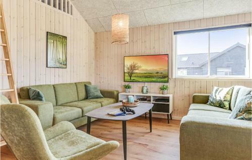 Nine-bedroom Holiday Home In Stege