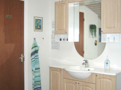 Five-bedroom Holiday Home In Hadsund 2