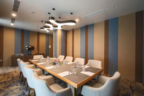 Haian Beach Hotel & Spa