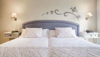 Hotel Galeon Suites