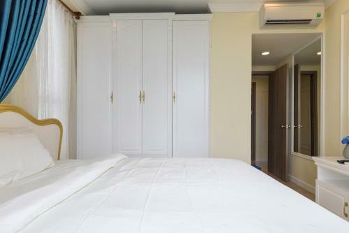 Awesome Cbd Luxury Apartment Icon56 Rooftop Pool