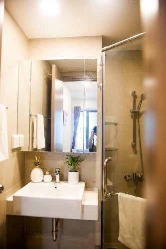 Awesome Cbd Luxury Apartment Icon56 Rooftop Pool