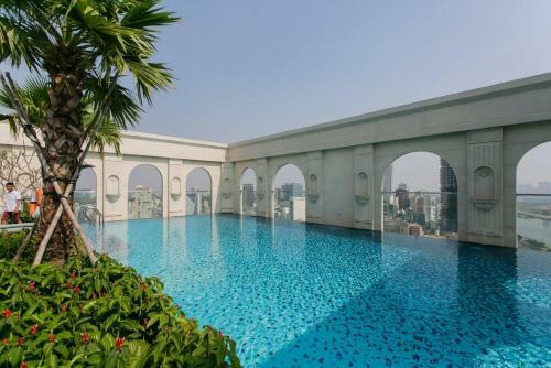 Awesome Cbd Luxury Apartment Icon56 Rooftop Pool