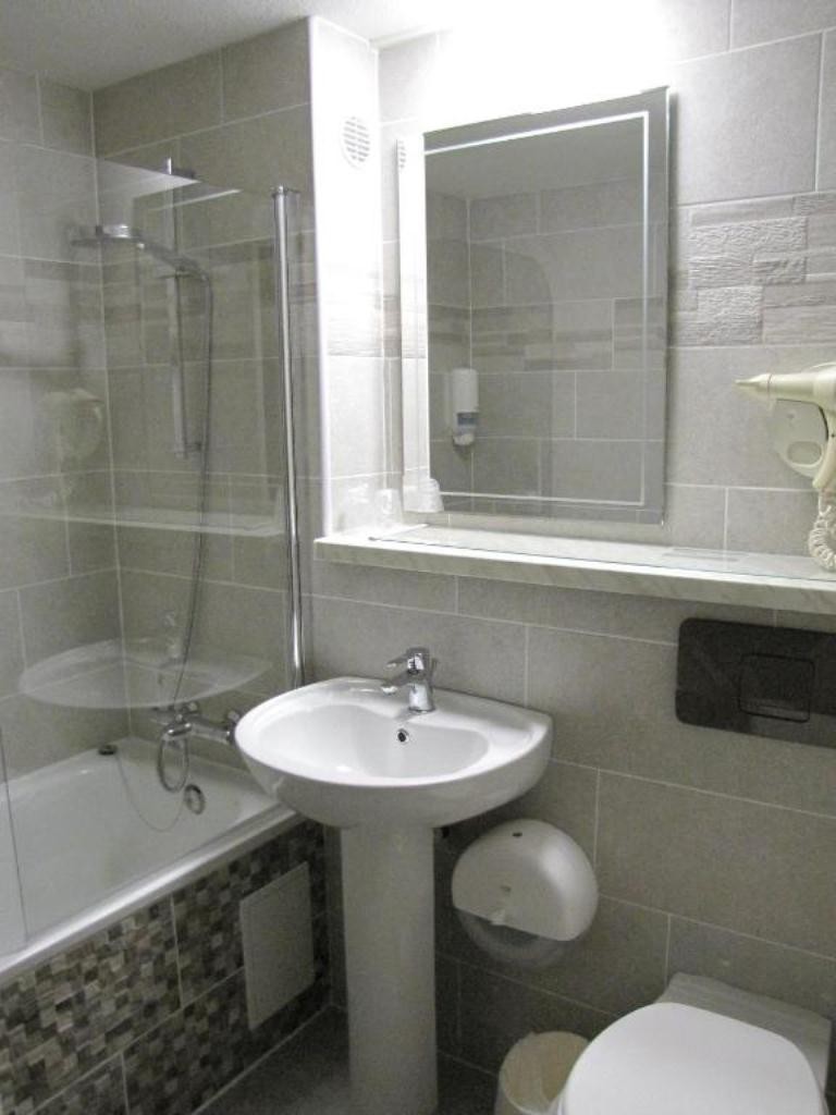 Brit Hotel Bosquet