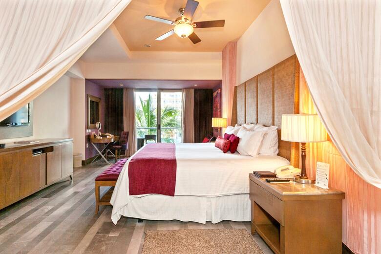 Hotel Secrets Vallarta Bay Resort & Spa