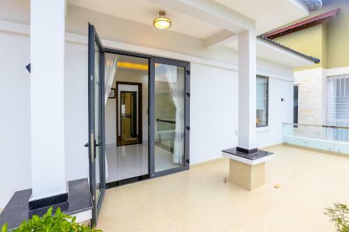 The Luxury White Villa In Vung Tau