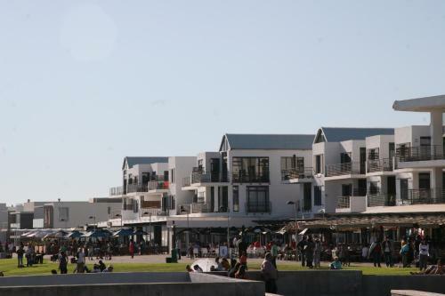 Assez Apartments