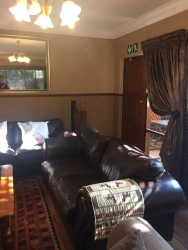 Hostal Habitat Guest House