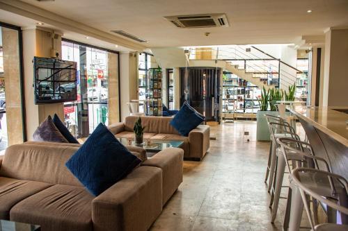 Urban Chic Boutique Hotel & Cafe