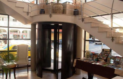 Urban Chic Boutique Hotel & Cafe
