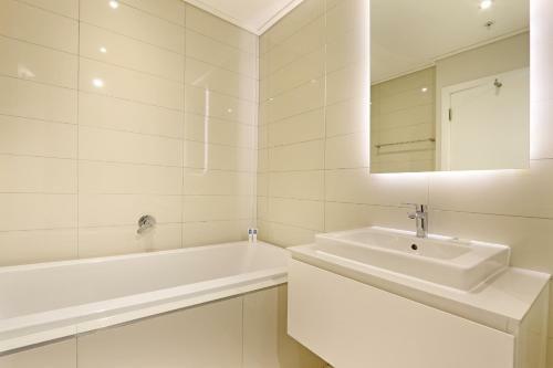 Apartamento Triangle Luxury Suites By Totalstay