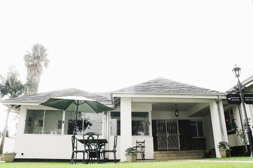 Hostal Edward Guesthouse