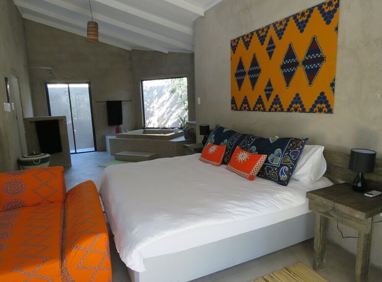 Lodge Foxy Crocodile Bush Retreat