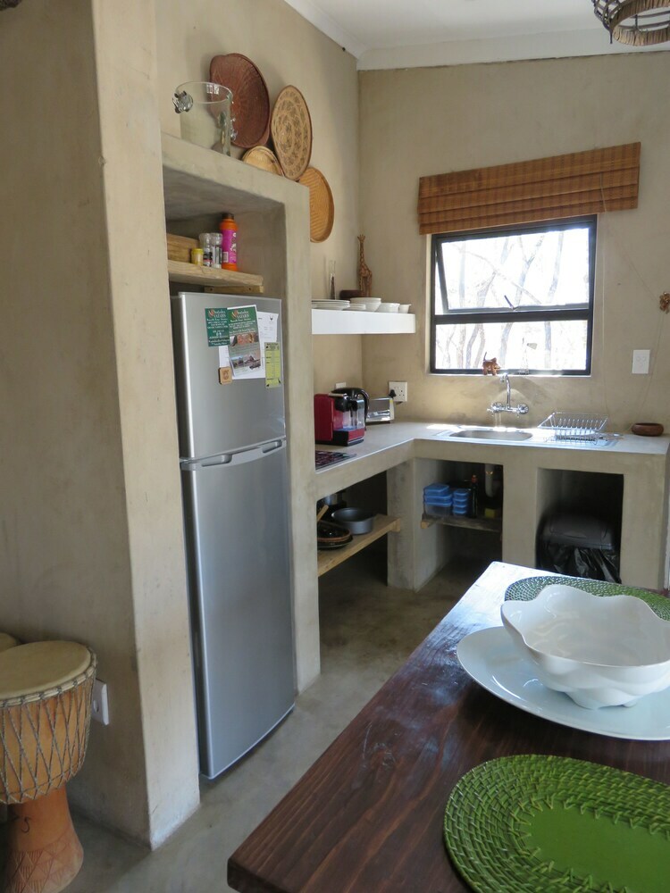 Lodge Foxy Crocodile Bush Retreat